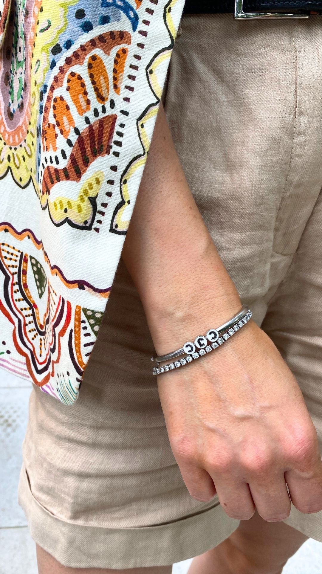 Letter beads Bangle in yellow gold
